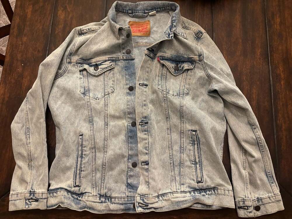 Levi's Light Wash Denim Trucker Jacket Size XL